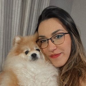 Meet your Posher, Júlia